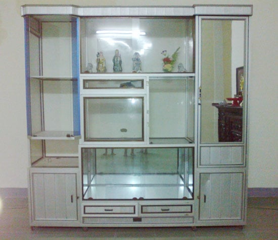 Tủ thờ nhôm kính mua ở đâu? Giá bán bao nhiêu tiền? Mẫu nào đẹp?