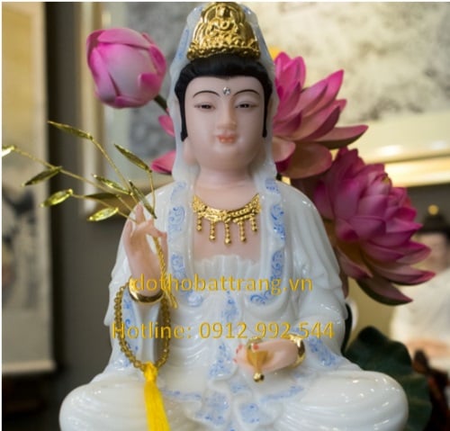 Mẫu tượng Phật Quan Âm dát vàng đẹp tại Không Gian Gốm