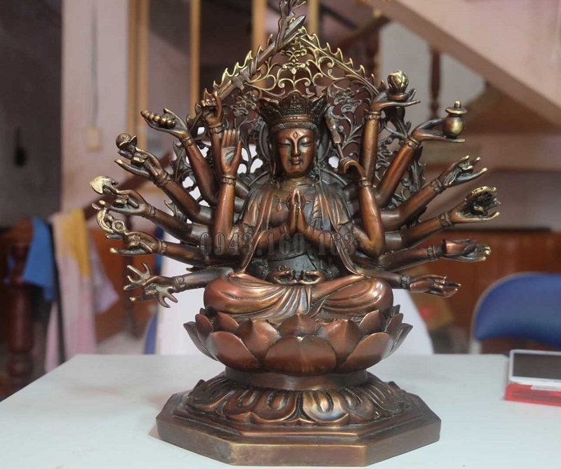 Nên chọn tượng Phật bằng đồng hay tượng bằng sứ trong thờ cúng Phật tại gia
