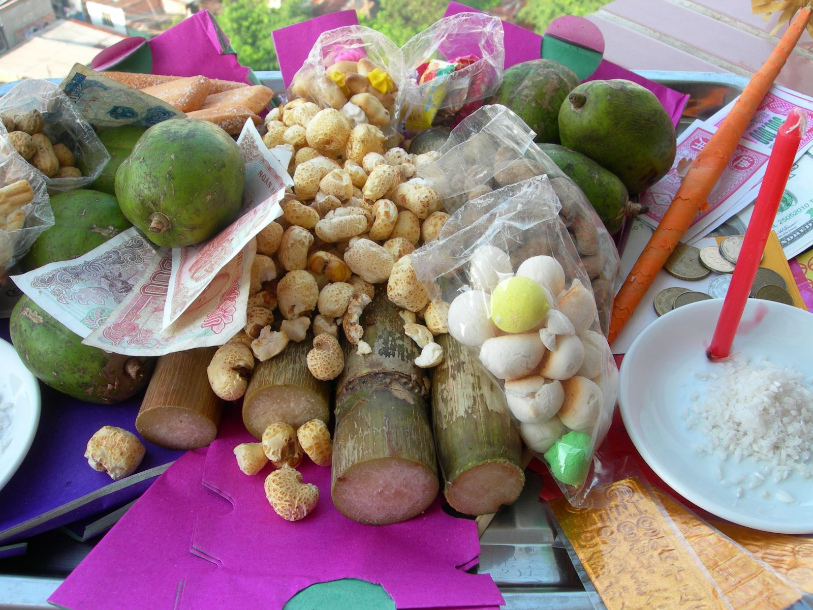 Văn khấn cúng rằm tháng 7 bàn thờ thần tài