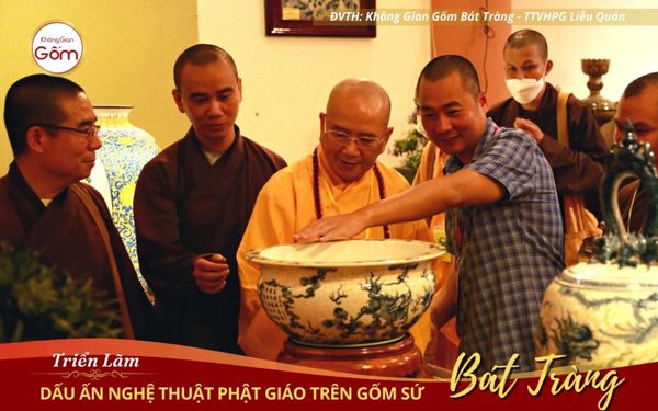 Thưởng lãm “Dấu ấn nghệ thuật Phật giáo trên gốm sứ Bát Tràng” tại Huế