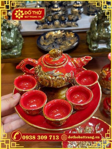 Ý nghĩa của bộ ấm chén thờ cúng không thể thiếu trên bàn thờ gia tiên