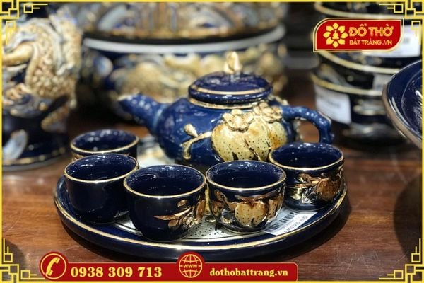 Ý nghĩa của bộ ấm chén thờ cúng không thể thiếu trên bàn thờ gia tiên