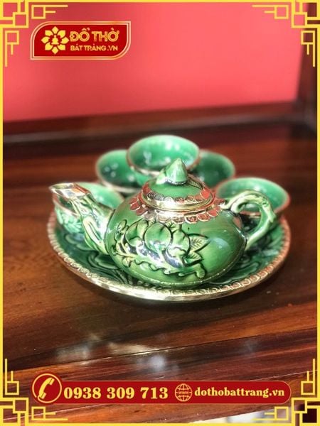Ý nghĩa của bộ ấm chén thờ cúng không thể thiếu trên bàn thờ gia tiên