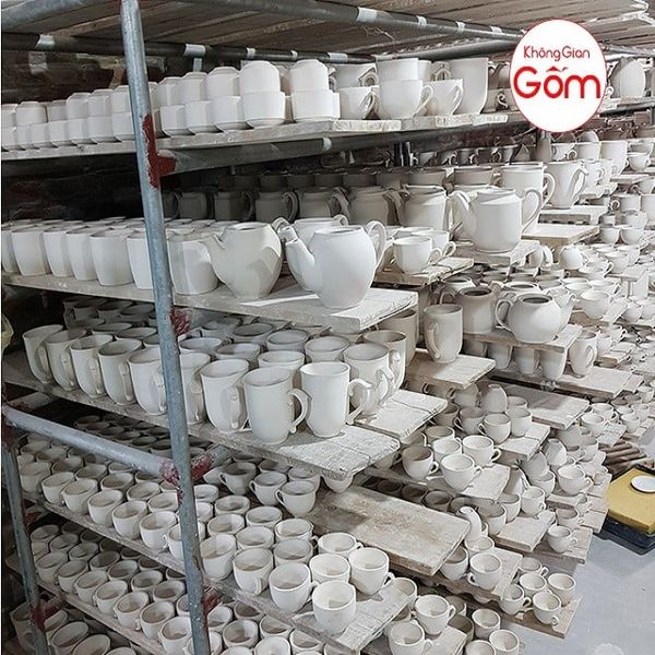 Công ty sản xuất bình trà sứ trắng quảng cáo, khuyến mãi, in logo theo yêu cầu tại campuchia