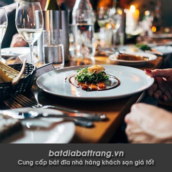 Bàn tiệc theo kiểu châu âu và những nguyên tắc cơ bản