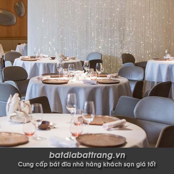 Bàn tiệc theo kiểu châu âu và những nguyên tắc cơ bản