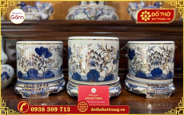Bát hương Bát Tràng trên bàn thờ gia tiên có ý nghĩa gì?