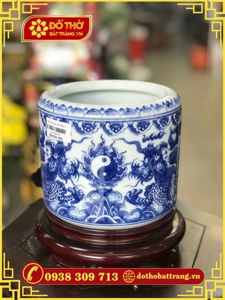 Bát hương Bát Tràng trên bàn thờ gia tiên có ý nghĩa gì?