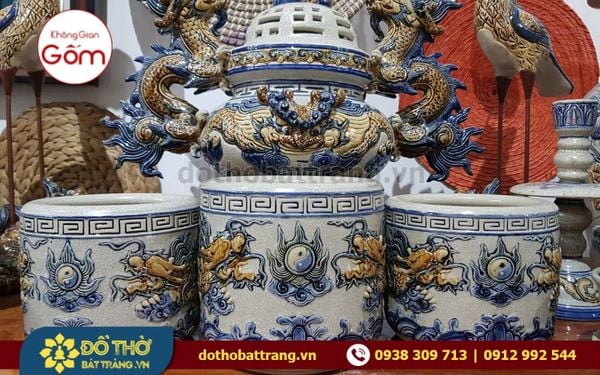 Cách bày trí bộ đồ thờ gia tiên gốm Bát Tràng chuẩn phong thủy