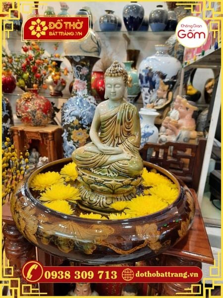 Tại sao phải dùng bát sen tắm Phật?