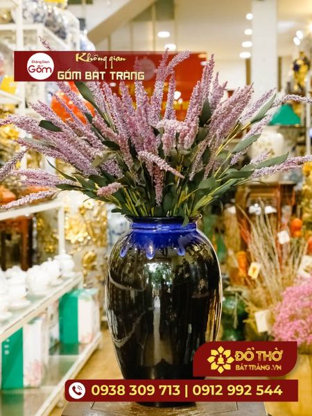 Mẫu cắm hoa bình gốm sứ dáng cao ưa chuộng mùa Tết