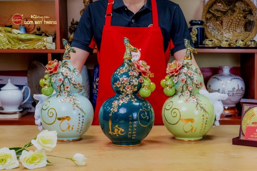 Bình Hồ Lô Xanh Cốm Đắp Nổi Vẽ Vàng Tài Lộc