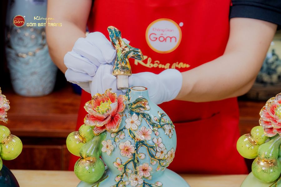 Bình Hồ Lô Xanh Biển Đắp Nổi Vẽ Vàng Tài Lộc