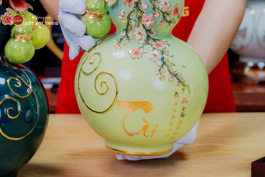 Bình Hồ Lô Xanh Cốm Đắp Nổi Vẽ Vàng Tài Lộc