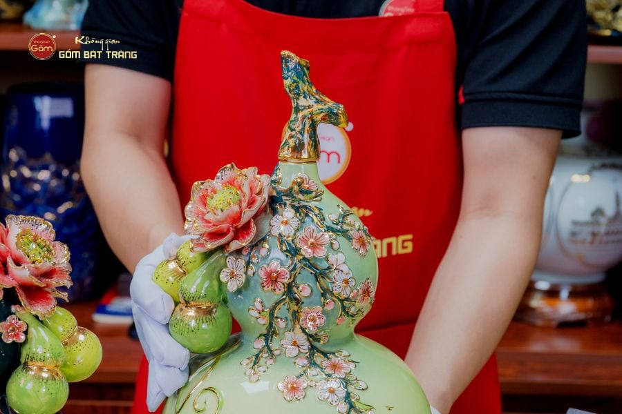 Bình Hồ Lô Xanh Cốm Đắp Nổi Vẽ Vàng Tài Lộc