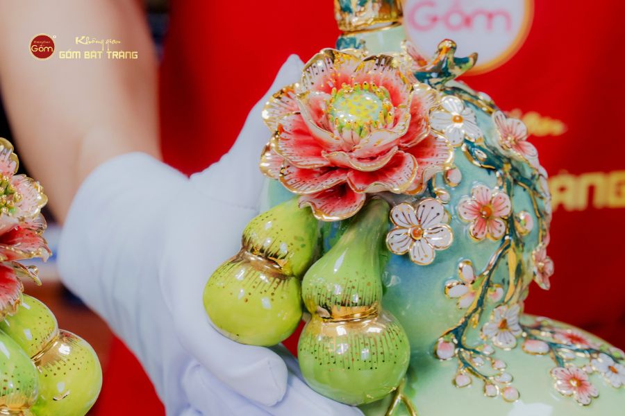 Bình Hồ Lô Xanh Cốm Đắp Nổi Vẽ Vàng Tài Lộc