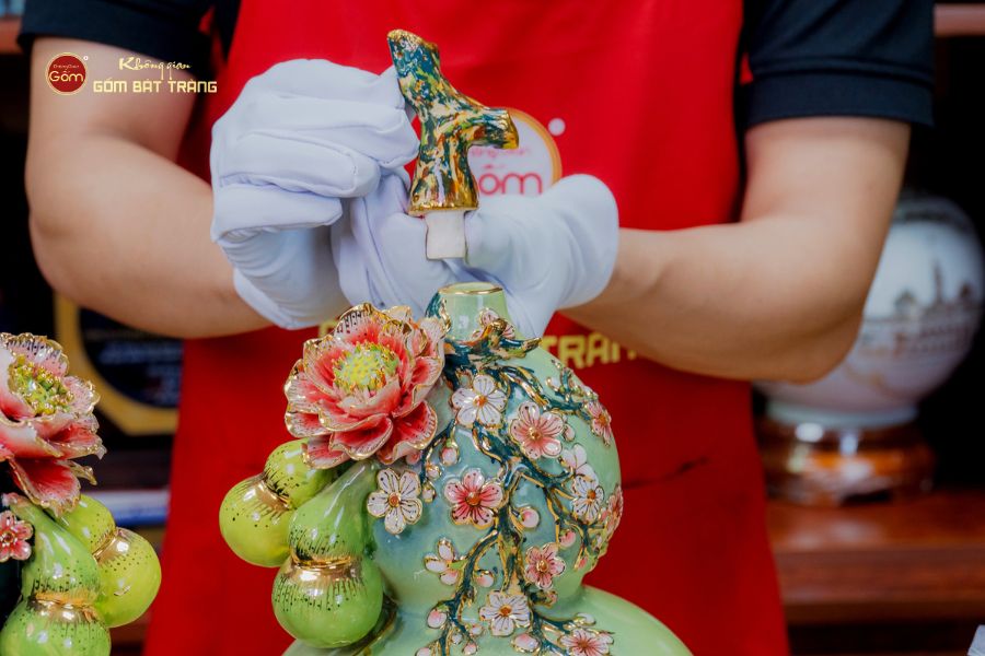 Bình Hồ Lô Xanh Cốm Đắp Nổi Vẽ Vàng Tài Lộc