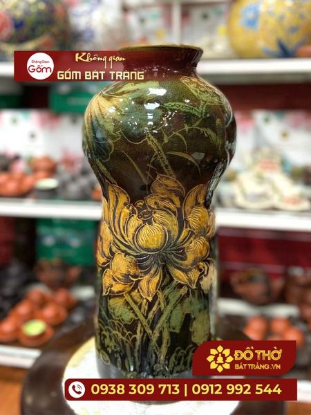 Trang trí cành mận rừng cắm bình tươi lâu trong suốt dịp Tết
