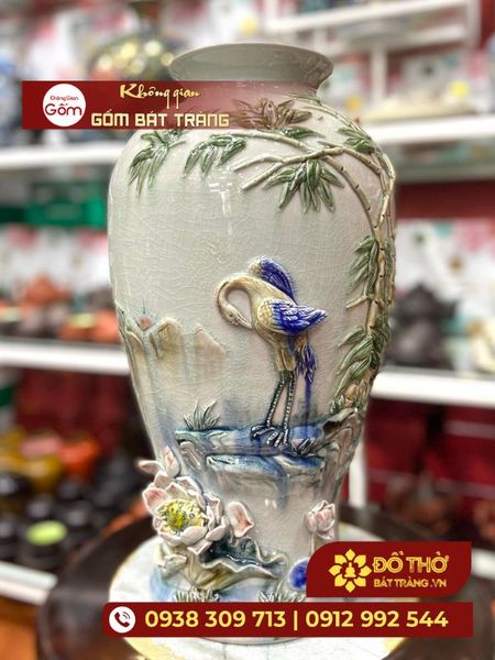 Trang trí cành mận rừng cắm bình tươi lâu trong suốt dịp Tết