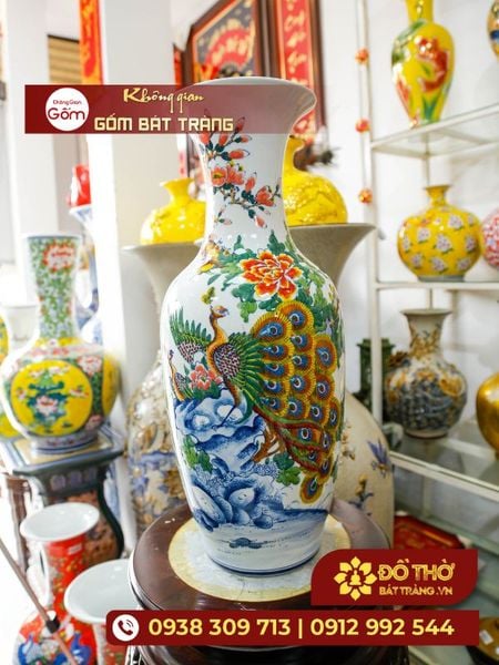 Chọn bình cắm hoa cỡ lớn trang trí phòng khách thêm thu hút