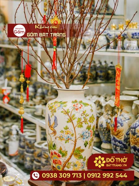 Bình gốm sứ cắm mai đào chưng Tết tuyệt đẹp