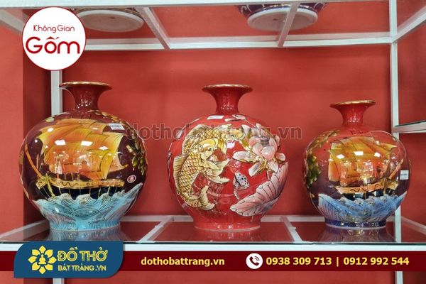 Bày trí bình hoa gốm sứ trang trí phòng khách thu hút tài lộc