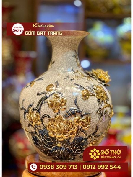 Chọn bình cắm hoa cỡ lớn trang trí phòng khách thêm thu hút