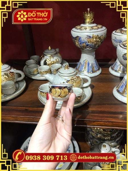 Ý nghĩa của bộ ấm chén thờ cúng không thể thiếu trên bàn thờ gia tiên