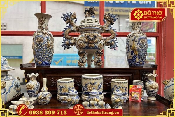 Ý nghĩa của bộ ấm chén thờ cúng không thể thiếu trên bàn thờ gia tiên