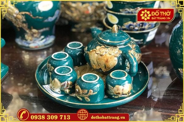Ý nghĩa của bộ ấm chén thờ cúng không thể thiếu trên bàn thờ gia tiên