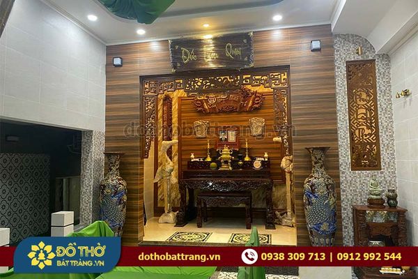 Có Nên Đặt Bàn Bàn Thờ Chính Diện Cửa Ra Vào Không?