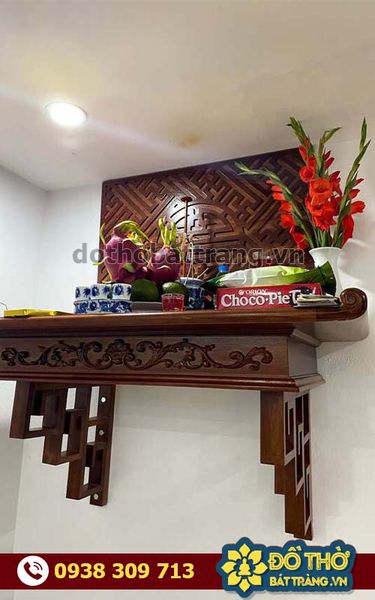 Có Nên Đặt Bàn Bàn Thờ Chính Diện Cửa Ra Vào Không?