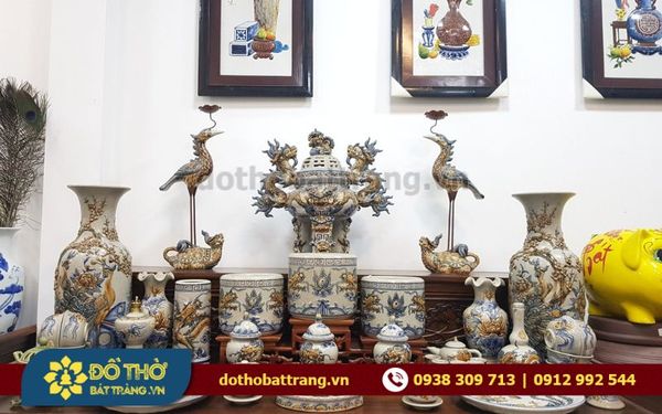 Bộ bát hương Bát Tràng bàn thờ gia tiên gồm những gì?