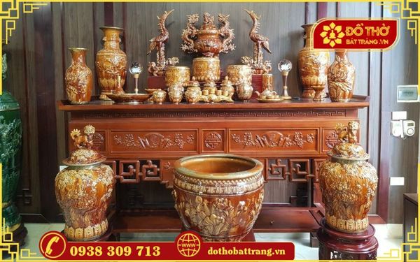 Chọn đồ thờ gốm sứ Bát Tràng cho gia chủ mệnh Mộc