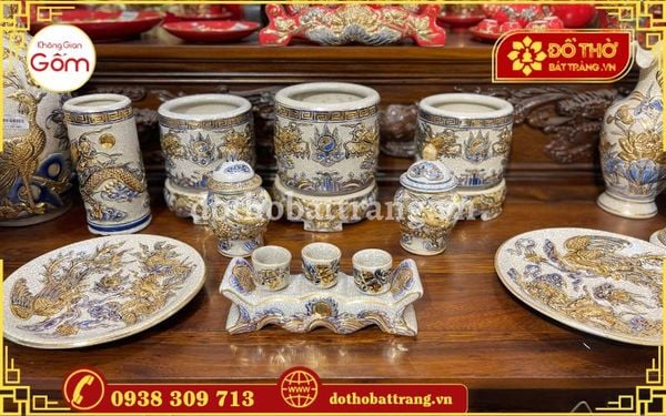 Biểu tượng Song Long Chầu Nguyệt trên đồ thờ Bát Tràng