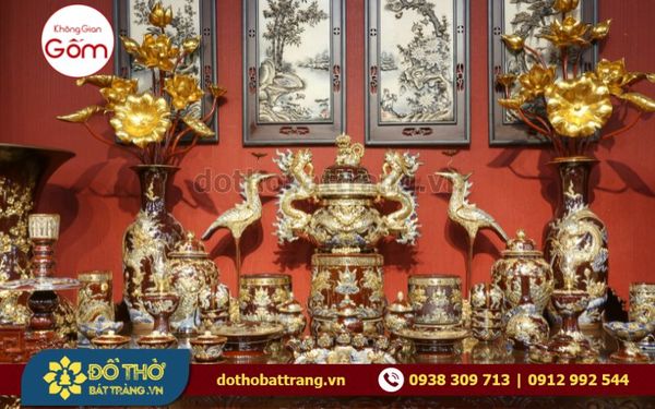 Nên dùng đồ đồng thờ cúng hay đồ thờ gốm sứ tốt hơn
