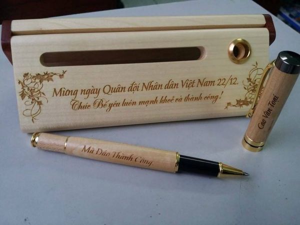 Sản xuất bút bi, bút khuyến mãi, bút in logo quà tặng đại hội đảng