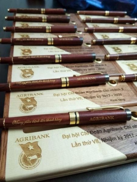 Sản xuất bút bi, bút khuyến mãi, bút in logo quà tặng đại hội đảng