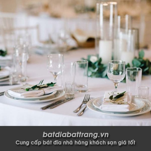 Cách bày trí vật dụng nhà hàng trên bàn tiệc đúng tiêu chuẩn