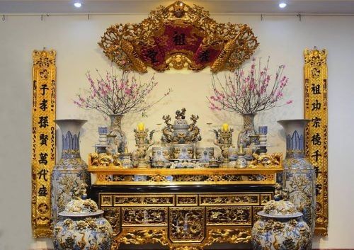 Nên chọn đồ thờ cúng bằng gỗ hay chọn đồ thờ cúng bằng gốm sứ