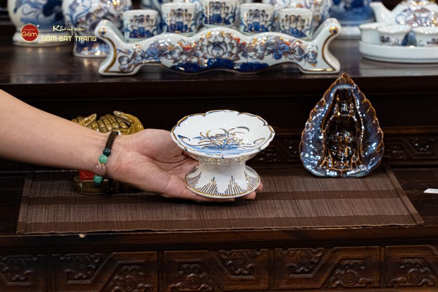Chân Nến Thờ Men Lam Vẽ Vàng Họa Tiết Hoa Sen