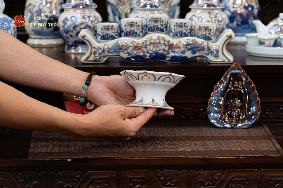Chân Nến Thờ Men Lam Vẽ Vàng Họa Tiết Hoa Sen