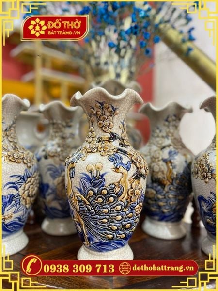 Sắp xếp vị trí lọ hoa gốm sứ cao cấp thắp hương bàn thờ