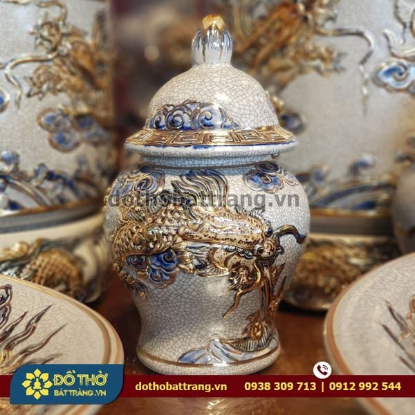 Choé thờ gốm sứ Bát Tràng là gì? Bài trí choé thờ ra sao?