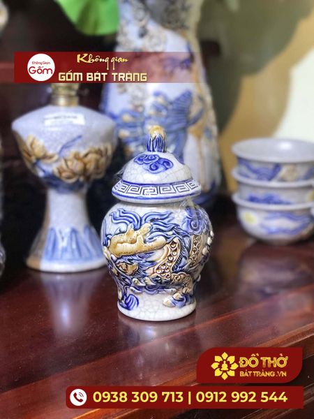 Tìm hiểu ý nghĩa của 3 chóe trên bàn thờ bạn nên biết