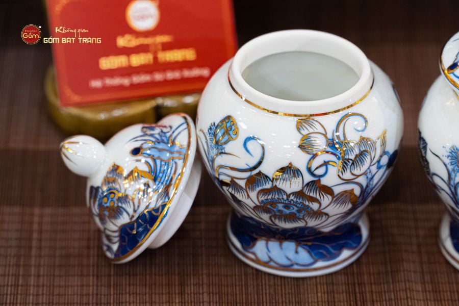 Chóe Thờ Men Lam Vẽ Vàng Họa Tiết Hoa Sen