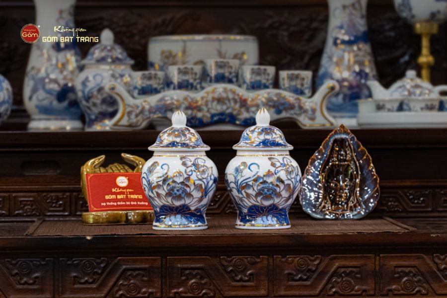 Chóe Thờ Men Lam Vẽ Vàng Họa Tiết Hoa Sen