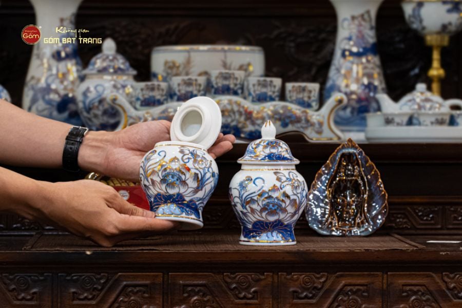 Chóe Thờ Men Lam Vẽ Vàng Họa Tiết Hoa Sen