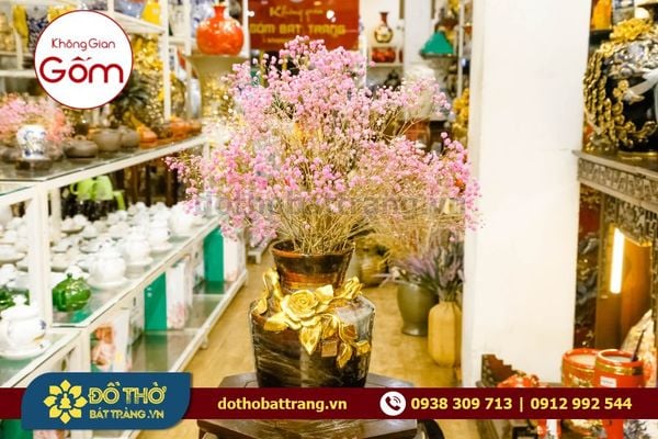 Bình gốm sứ cắm mai đào chưng Tết tuyệt đẹp